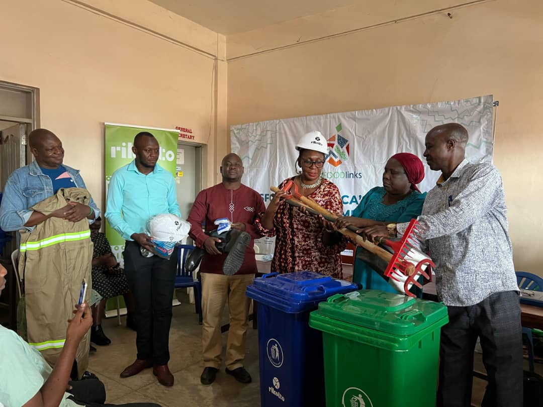 The Afrifood Links and Good Food For Cities Projects’ partners donate cleaning materials to the Mbale Central Market executive